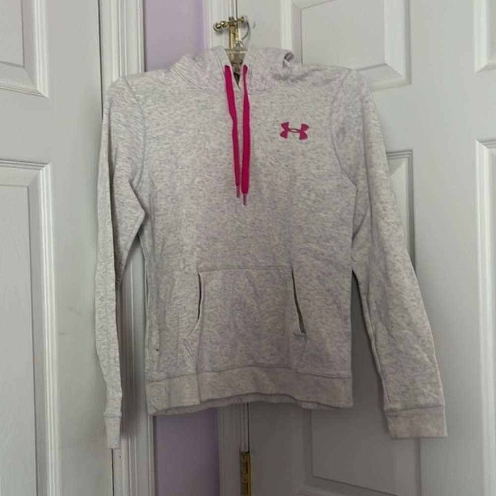 Womanβs under armour sweatshirt pull over hoodie - Size M